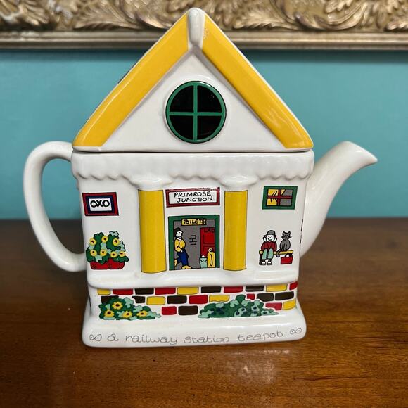Vintage train station teapot - Picture 2 of 9